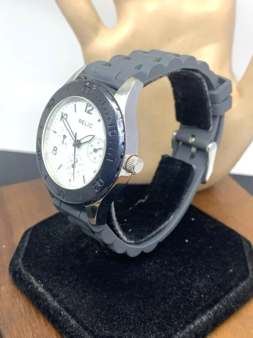 Relic by Fossil Men's Watch ZR15637 Quartz White Dial Gray Rubber Strap 38mm